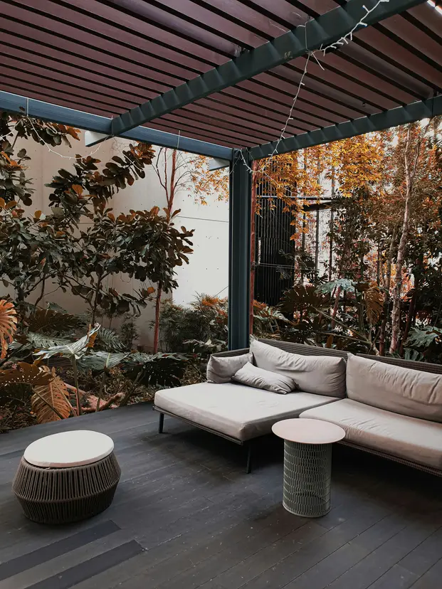Pérgola instalada en una terraza de hostelería en Valencia